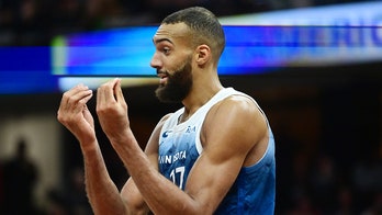 T-Wolves' Rudy Gobert gets 'unacceptable' technical foul for making money sign toward refs in crunchtime