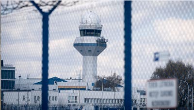 FAA begins AI air traffic control rollout amid travel disruptions from cable cut - Fox News