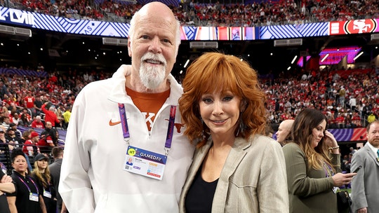Reba McEntire 'couldn't get close enough' to boyfriend Rex Linn after reconnecting: 'I was like a magnet'