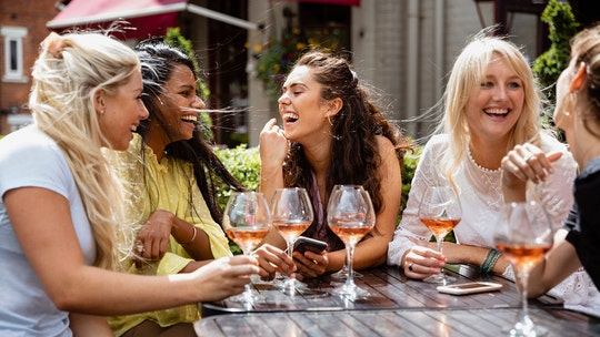 Women who drink more than 8 alcoholic beverages a week are at greater risk of heart disease: new study