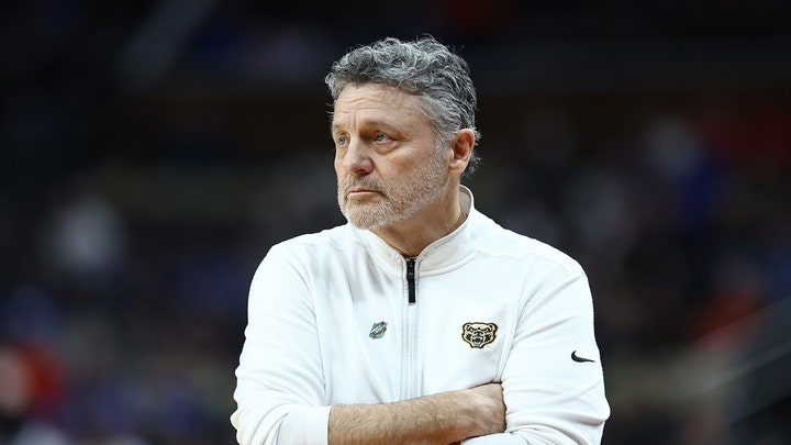 College basketball coach reveals difficulty of keeping players in NIL era