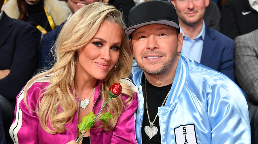 Jenny McCarthy Says Husband Donnie Wahlberg 'still Gives Me Butterflies ...