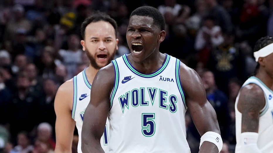 T-Wolves' Anthony Edwards smashes head on rim during nasty game-winning blocked shot