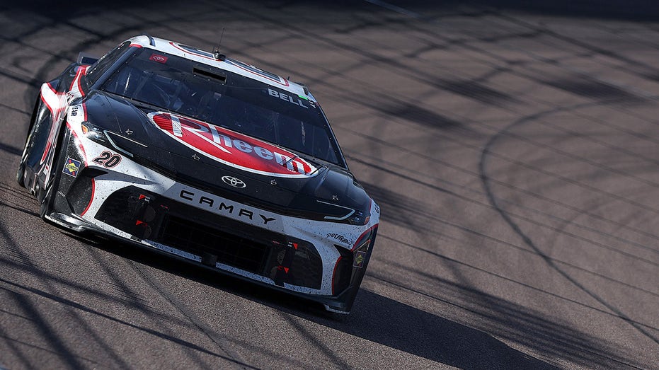 Christopher Bell battles back for victory at Phoenix Raceway