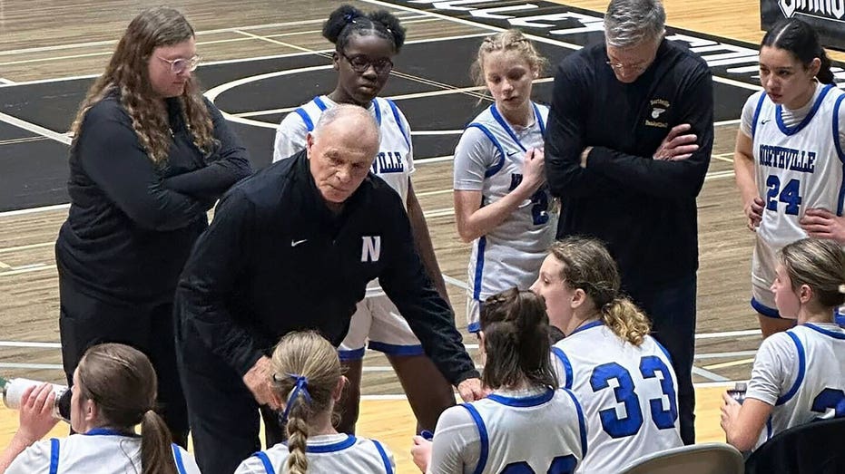 Father and son pay tribute to late mother’s memory by coaching in basketball state semifinals