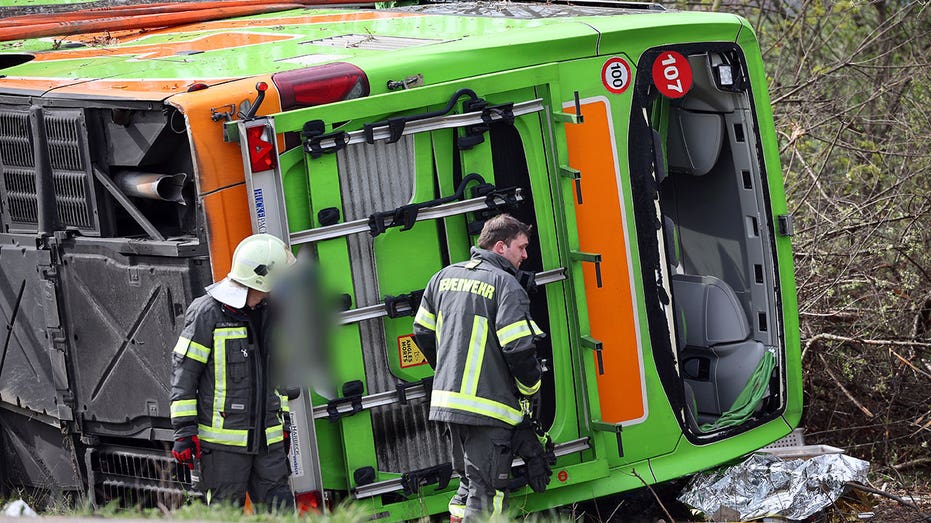 5 killed after bus veers off highway, crashes in eastern Germany