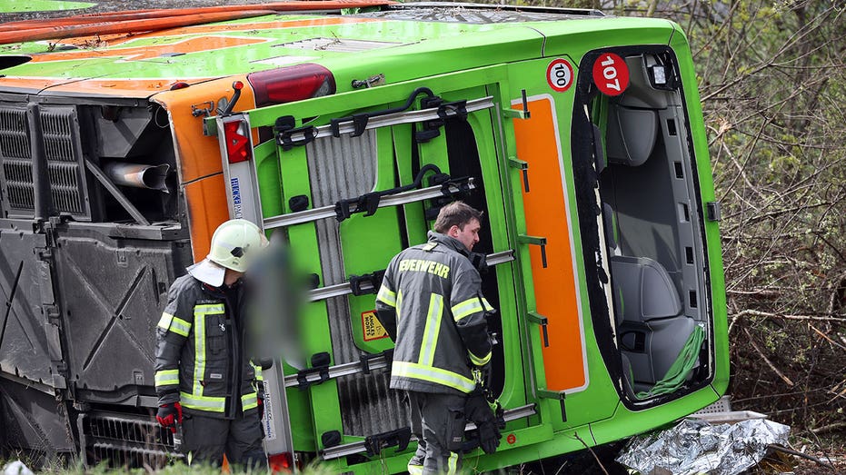 5 killed after bus veers off highway, crashes in eastern Germany