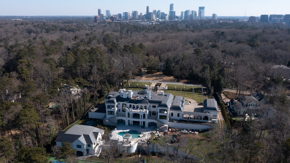 Young men in upscale Atlanta neighborhood warned about being drugged, robbed after barhopping