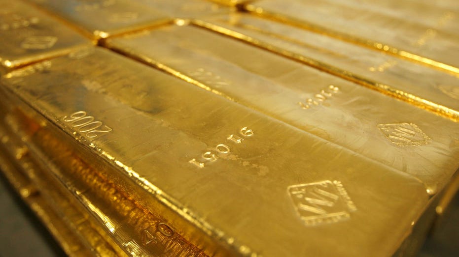 Feds seize $40M in gold bars, cash, Rolexes from senior US gov't official who faked being a Navy pilot