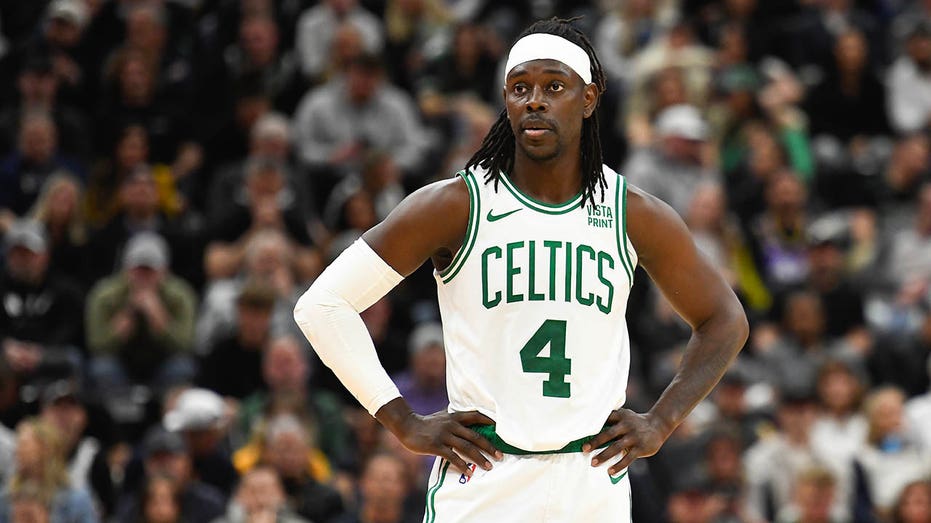 Celtics' Jrue Holiday says he's dealing with 'dead arm,' no timetable for return thumbnail