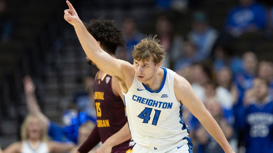 Creighton’s Isaac Traudt monitors his glucose on the court to play college basketball with diabetes