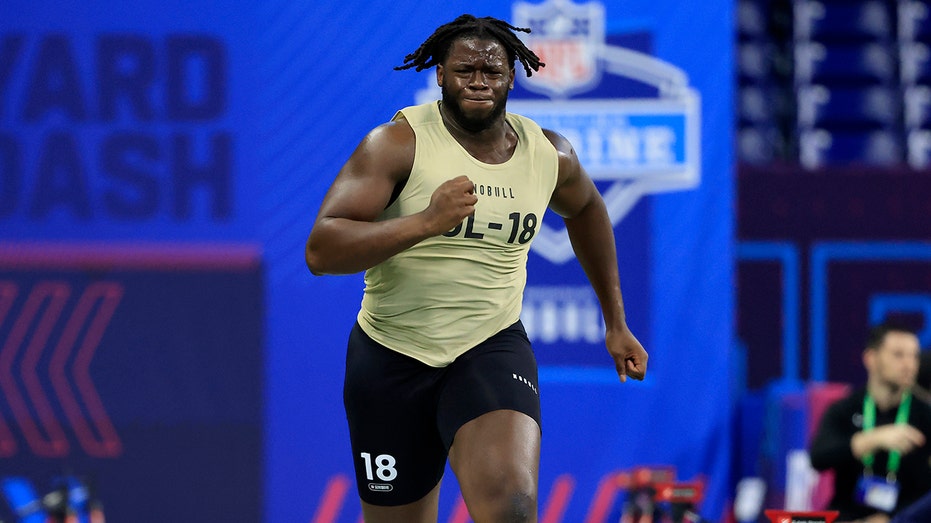 Read more about the article Projected top 10 NFL Draft pick suffers injury during Combine: reports