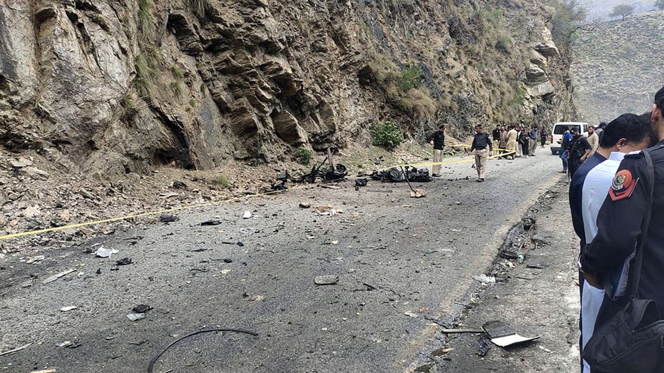 6 killed, including 5 Chinese nationals, in northwest Pakistan suicide attack, police say