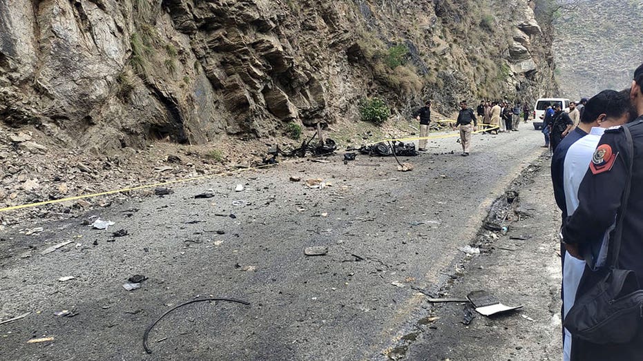 6 killed, including 5 Chinese nationals, in northwest Pakistan suicide attack, police say