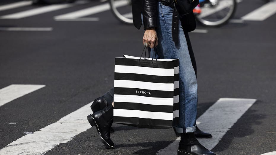 Pedestrian carries a Sephora shopping bag