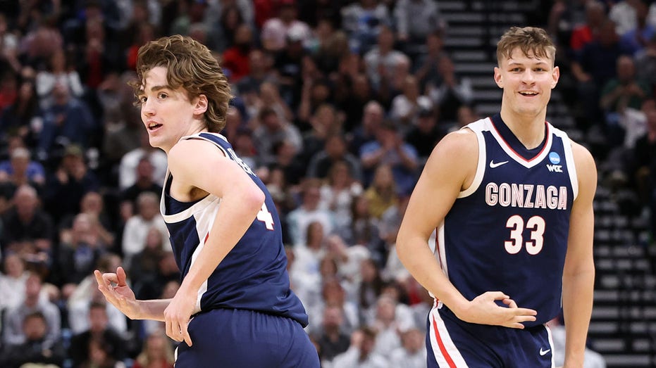 Gonzaga uses dominant second half against Kansas to reach ninth straight Sweet 16