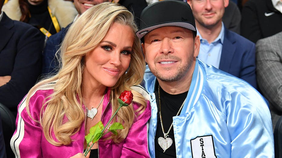 Jenny McCarthy says husband Donnie Wahlberg ‘still gives me butterflies’ with weekly romantic gesture
