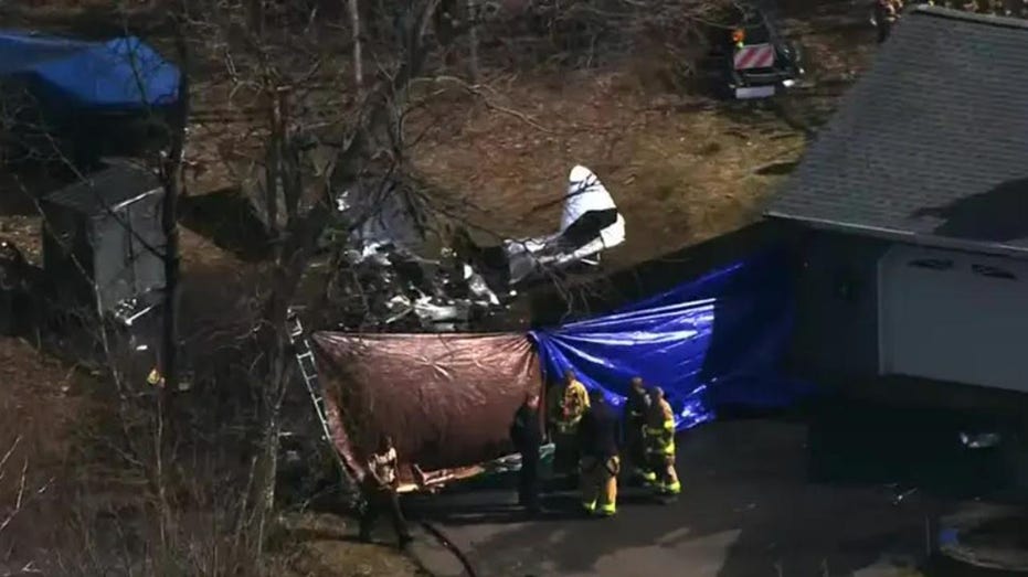 Minnesota small plane crash in residential area leaves 2 dead