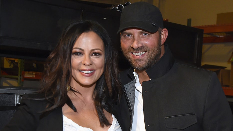 Country singer Sara Evans confirms reconciliation with husband two years after his domestic violence arrest