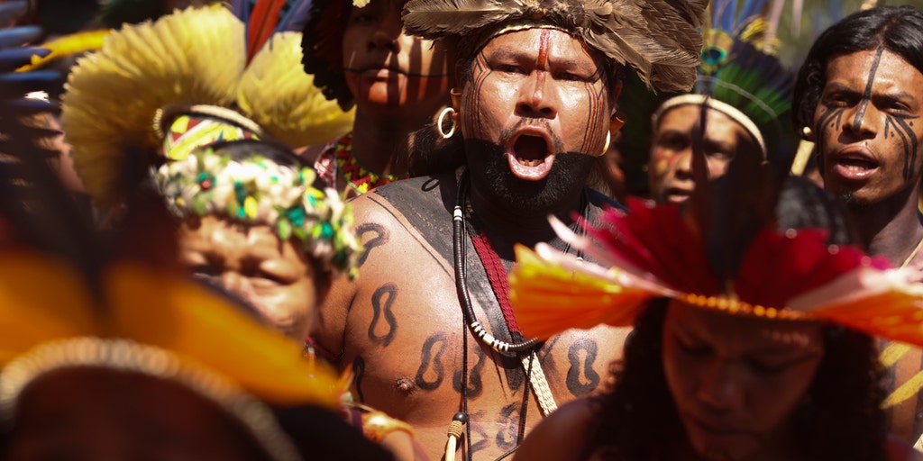 Thousands of Indigenous people protest Lula's land grant decisions - Vimarsana News