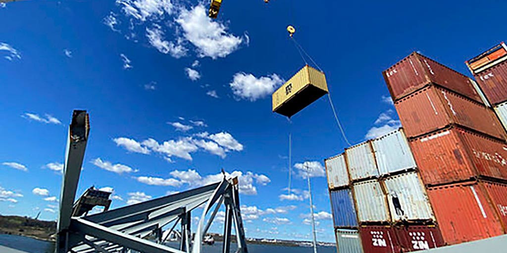 Containers from barge that hit Baltimore bridge are salvaged - Vimarsana News