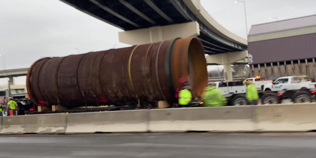 I-95 North in Philadelphia closes after truck hits overhead bridge - Vimarsana News