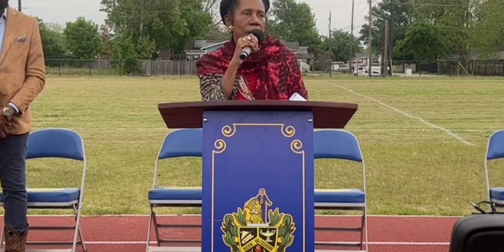 Rep. Sheila Jackson Lee mocked for saying Moon is 'made up mostly of gases:' 'Dumb as dirt' - Vimarsana News