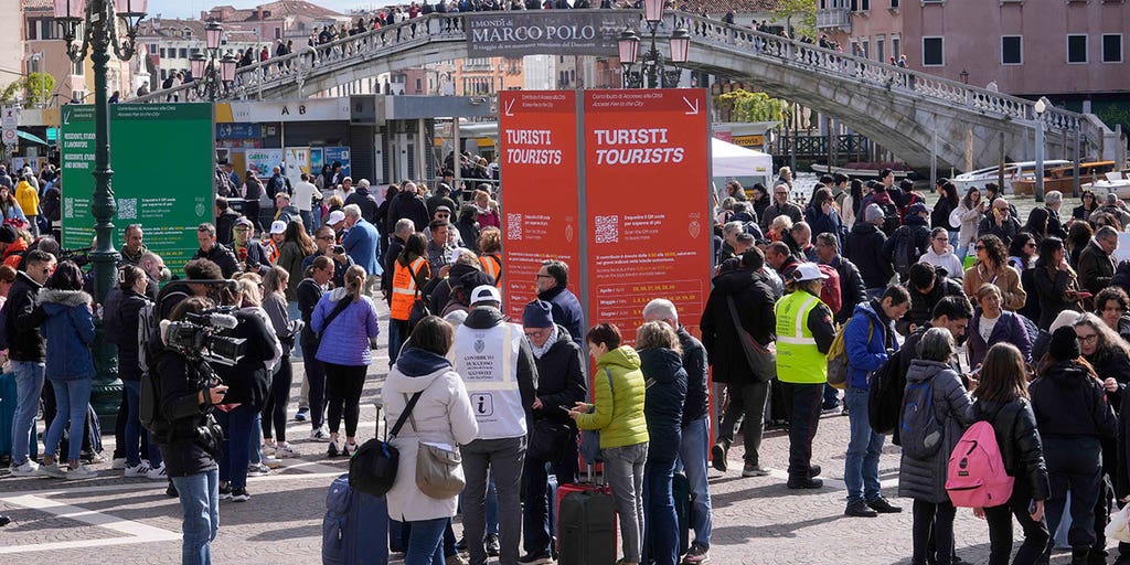 Venice begins charging entry fee for day-trippers to address tourism crisis - Vimarsana News
