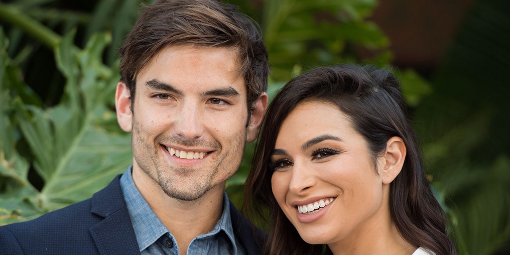 'Bachelor' couple shares parenting tips ahead of welcoming their second baby: 'Don't overthink it' - Vimarsana News