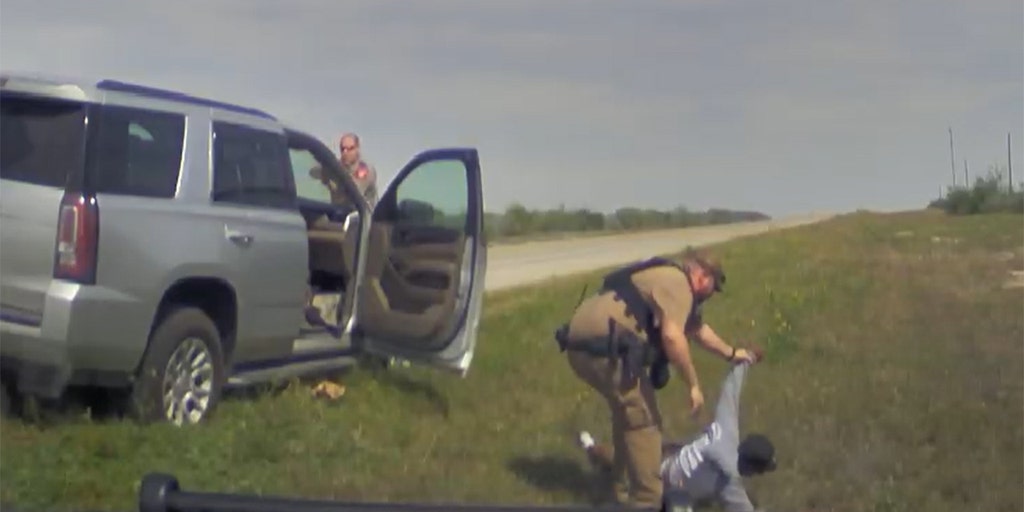 WATCH: Dashcam footage shows Texas National Guardsman's arrest for allegedly smuggling migrant - Vimarsana News