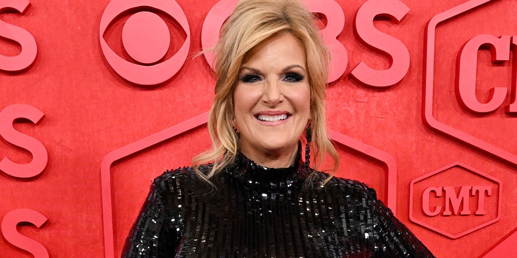 CMT Music Award winner Trisha Yearwood credits family for keeping her grounded - Vimarsana News