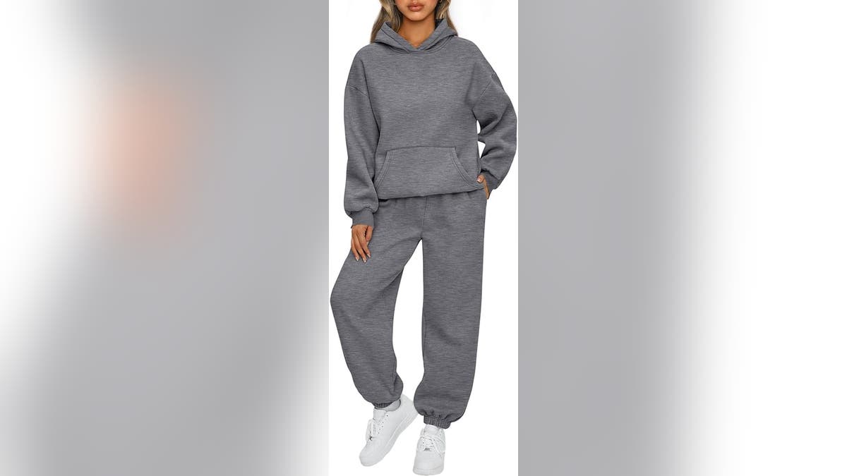 Stay comfortable your entire trip with this sweatpants/sweatshirt combo.