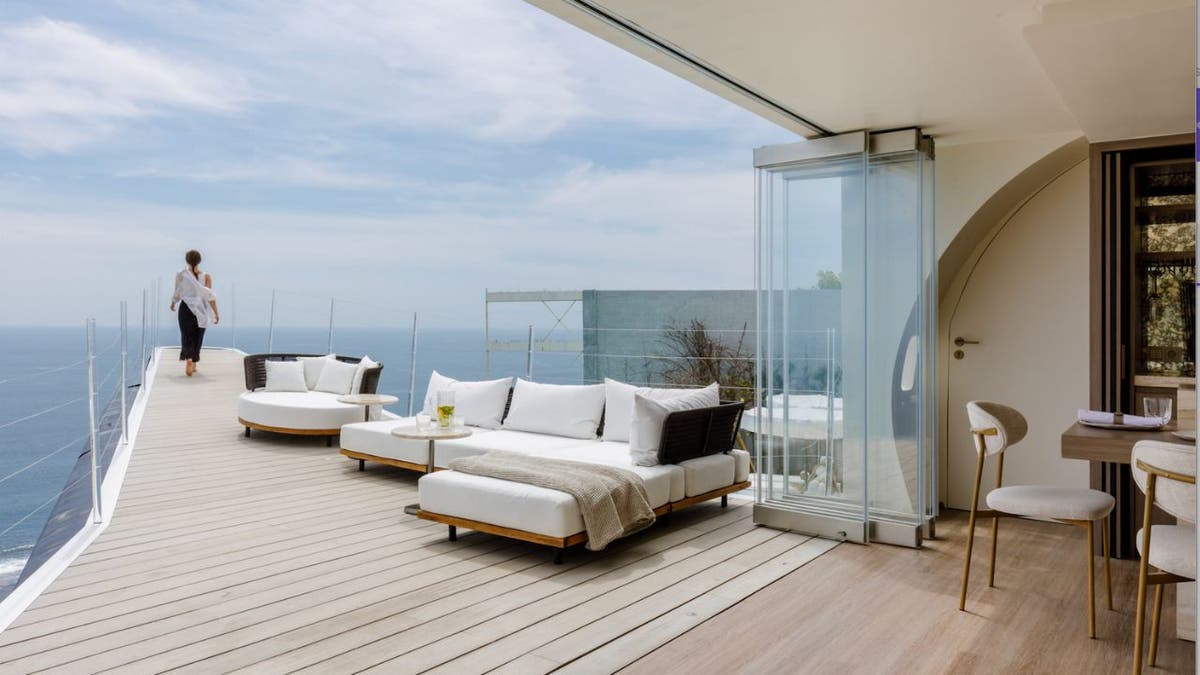 boeing villa deck 