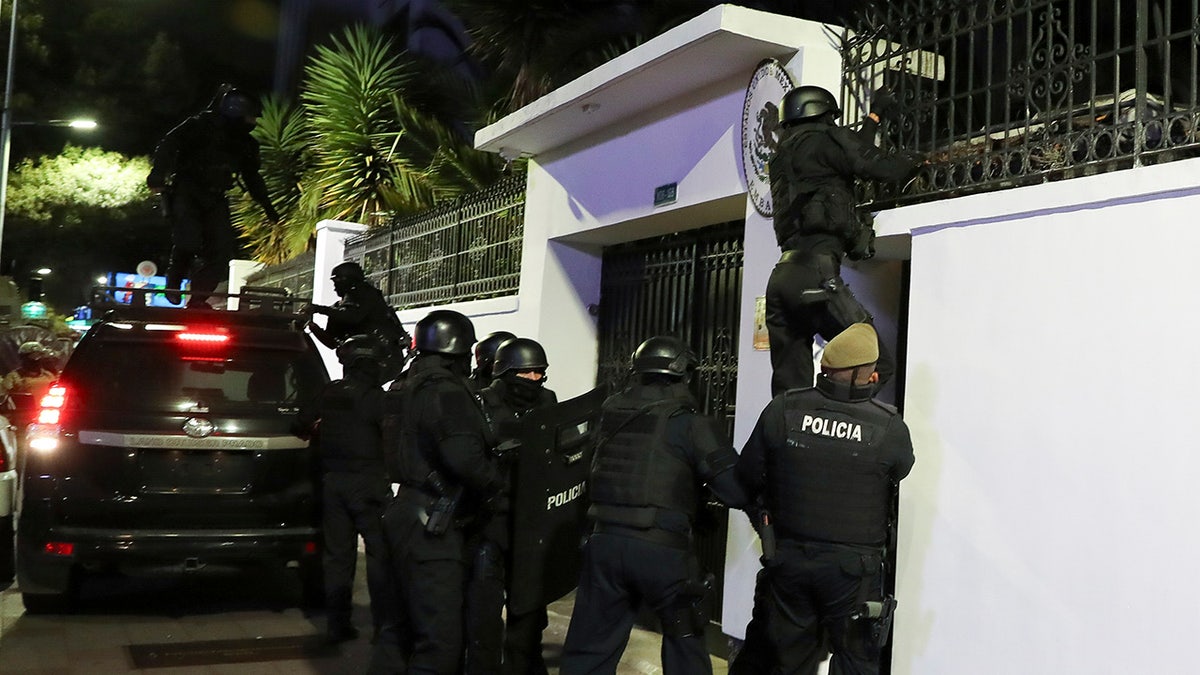 Police break into Mexican embassy in Ecuador