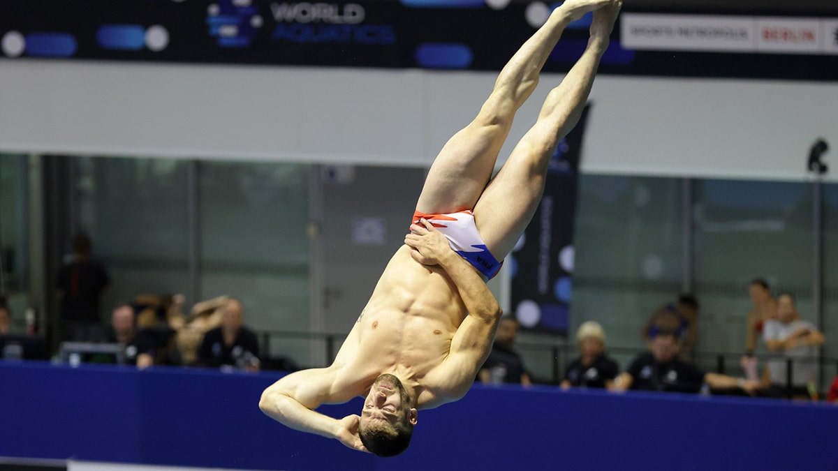 Alexis Jandard dives