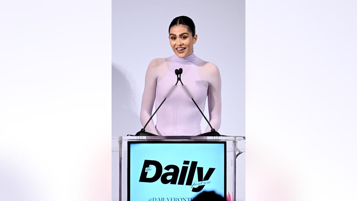 Amelia Gray Hamlin at podium