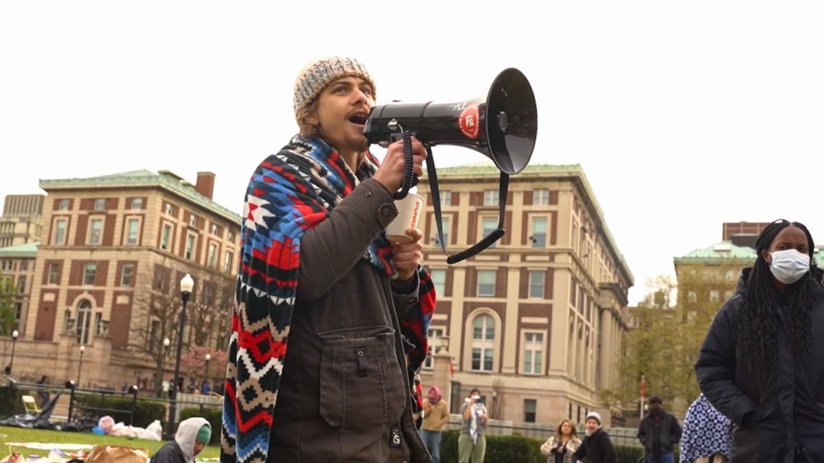 Protester astatine Columbia University