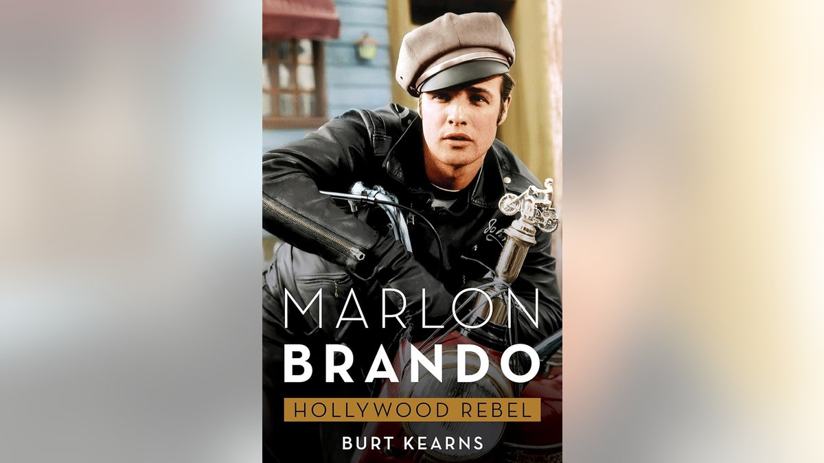 Capa do livro Marlon Brando Hollywood Rebel