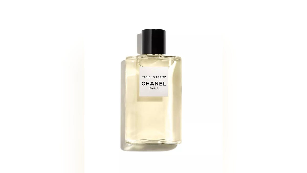 This fragrance is vibrant and delicately fruity.