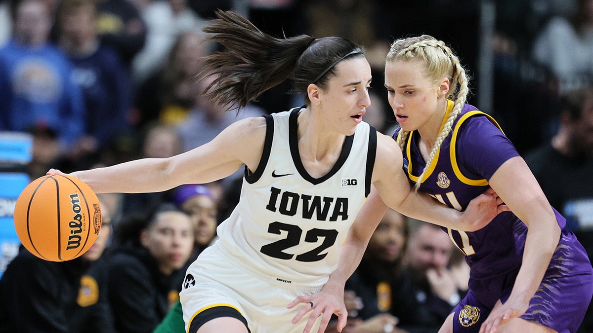LSU's Hailey Van Lith enters transfer portal after 1 season with Tigers: reports Caitlin Clark drives on Hailey Van Lith