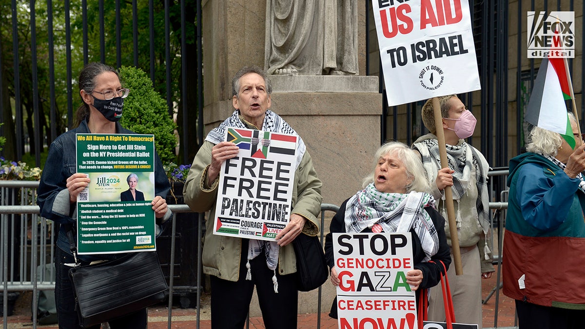 Anti-Israel protestors continue to rally outside of Columbia University