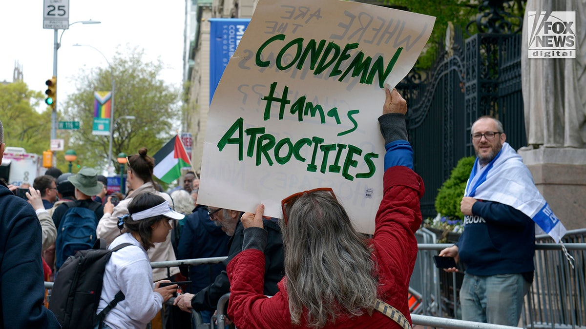 Anti-Israel protestors rally extracurricular  of Columbia University