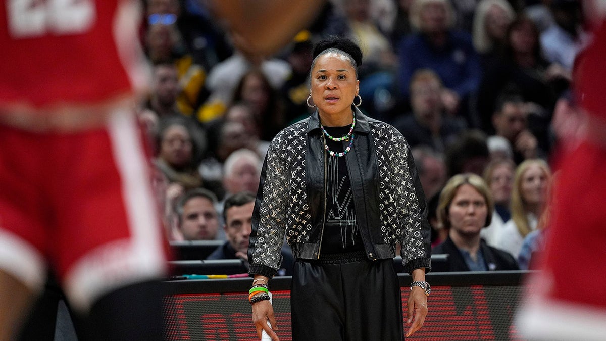 South Carolina's Dawn Staley Draws Strong Reactions Over Remarks About ...