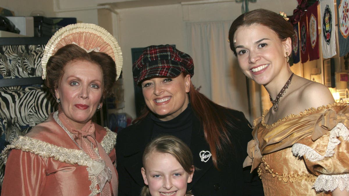 Maureen McGovern, Wynonna Judd, girl Grace and Sutton Foster successful 2014
