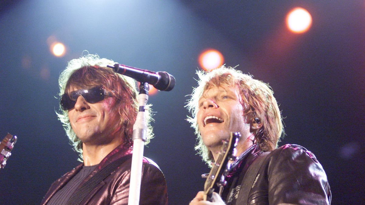 Jon Bon Jovi e Richie Sambora no palco