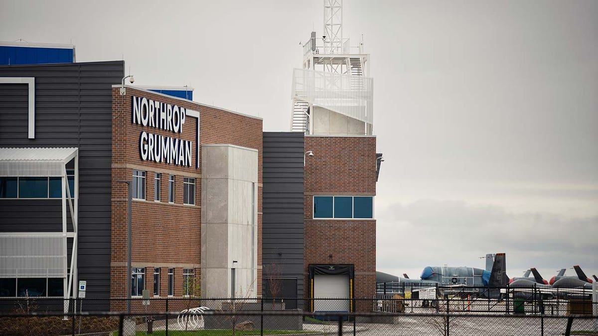 Grand Forks, een Northrop Gramman -faciliteit op de Grand Forks Air Force Base nabij North Dakota. Plannen voor een Chinees bedrijf om in de buurt te kopen, werden geblokkeerd.