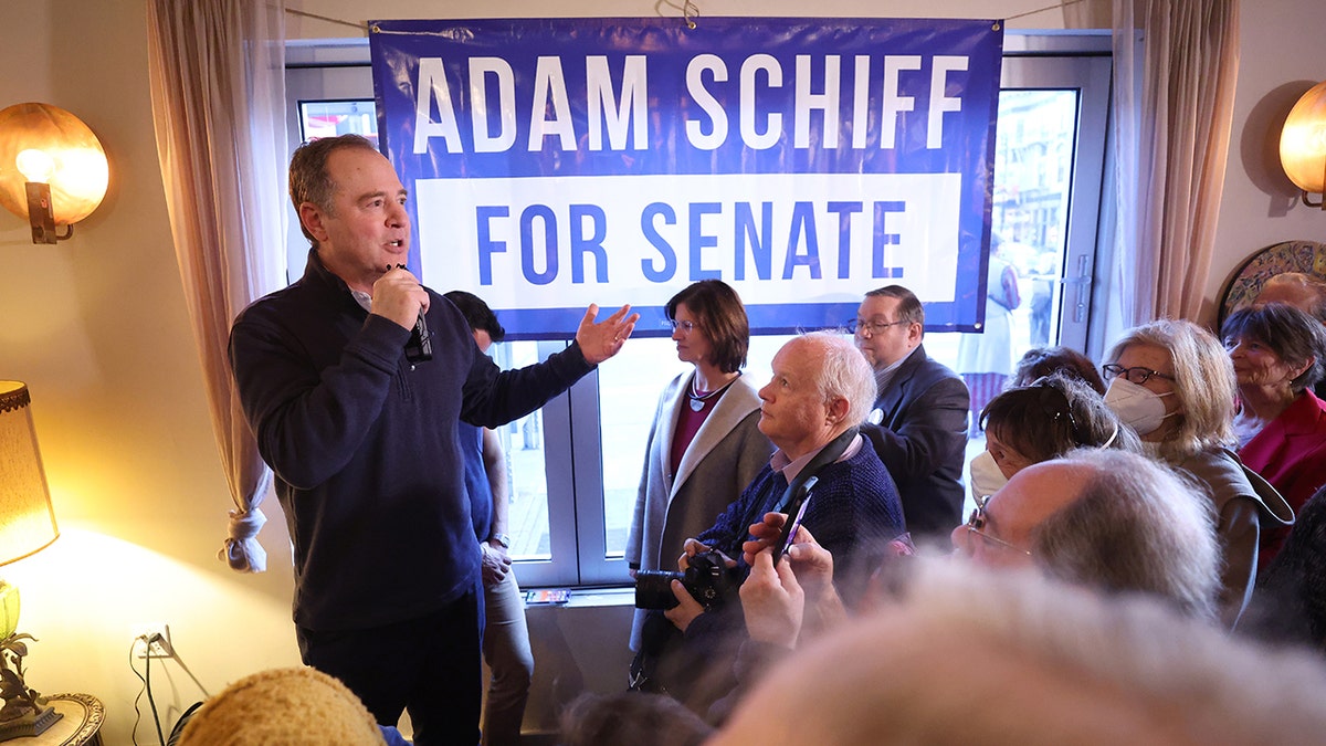 Schiff en un evento de campaña