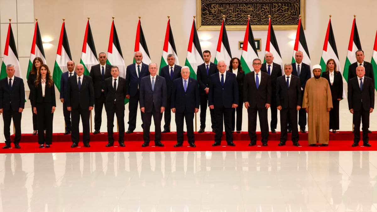 New Palestinian Authority government pose for photo.