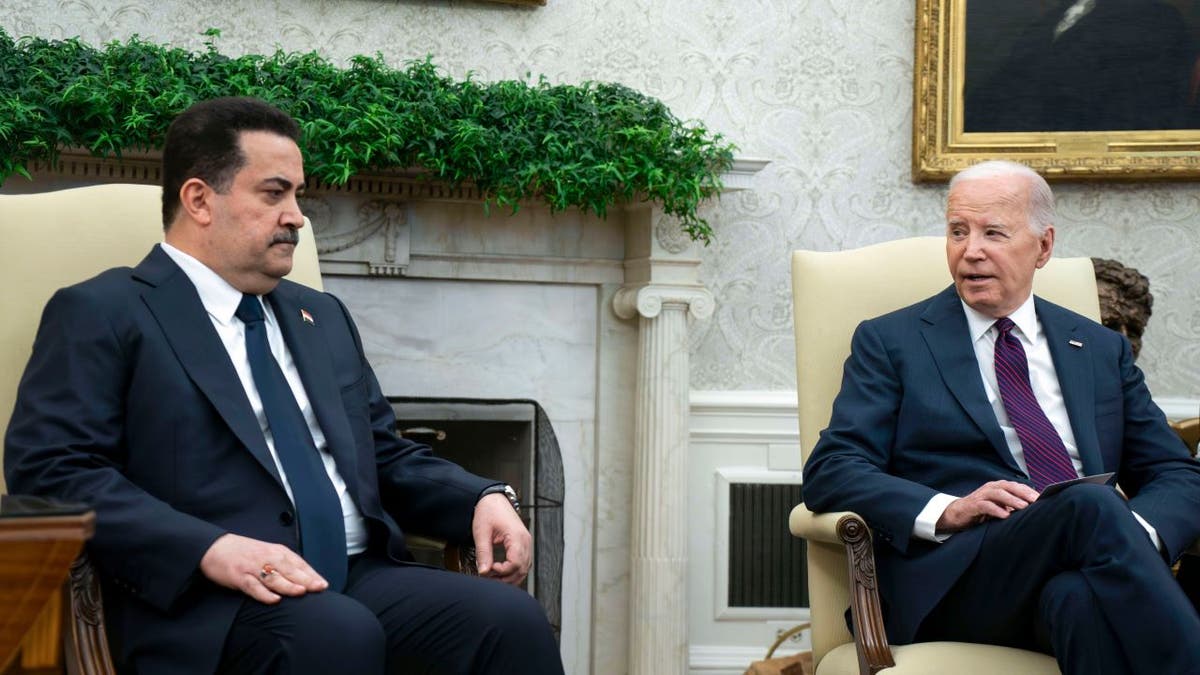 Biden sitting pinch Iraqi PM