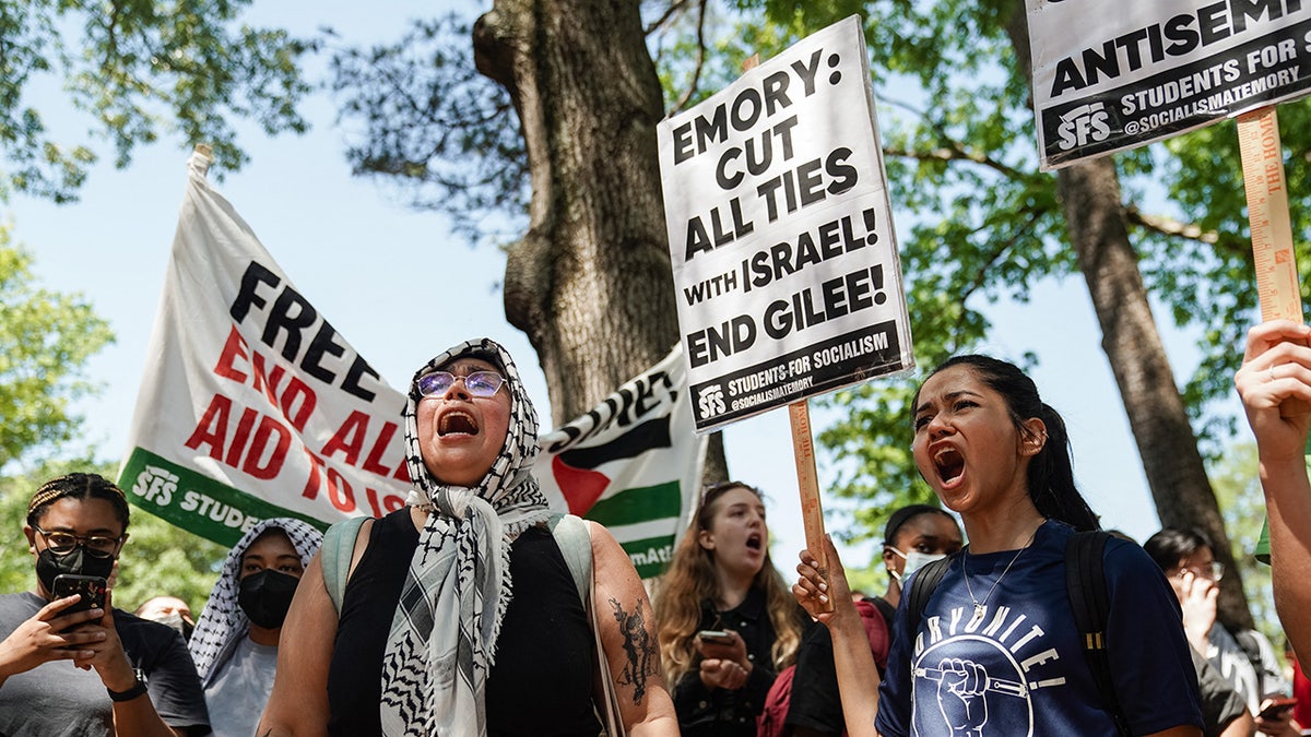 Emory anti-Israel protesters with signs